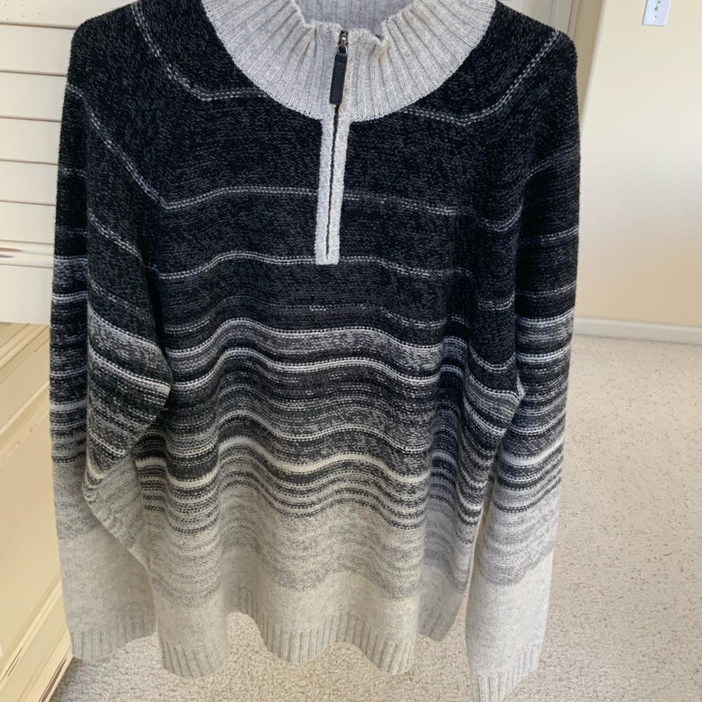 Men's Black and Gray Sweater